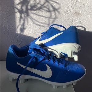 NEVER WORN blue Nike baseball cleats size 6Y